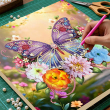 Lade das Bild in den Galerie-Viewer, Schmetterling-B - Diamant-Kerzenhalter - Diamant-Tischornament