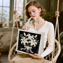 Lade das Bild in den Galerie-Viewer, Goldenes Mandala - Diamant-Umhängetasche mit Kette