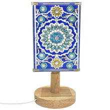 Lade das Bild in den Galerie-Viewer, Diamond Painting Leuchtende Schreibtischlampe