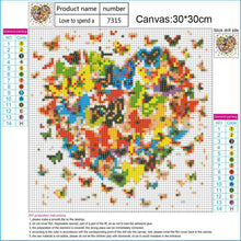 Lade das Bild in den Galerie-Viewer, SchmetterlingHerz - voller runder Diamant - 30x30cm