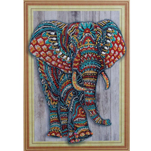 Lade das Bild in den Galerie-Viewer, Diamant- Kristall Strass Elefant