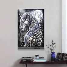 Lade das Bild in den Galerie-Viewer, Dunkle Pferd Schädel - voller runder Diamant - 30x40cm