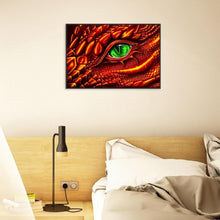 Lade das Bild in den Galerie-Viewer, Drachenauge - volle Diamant-Malerei - 40x30cm