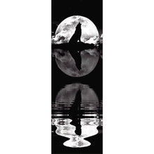 Lade das Bild in den Galerie-Viewer, Wolf - runder runder Diamant - 20x50cm