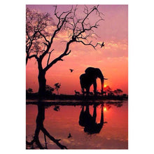 Lade das Bild in den Galerie-Viewer, Elefant Sonnenuntergang - voller runder Diamant - 40x30cm