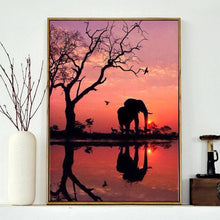 Lade das Bild in den Galerie-Viewer, Elefant Sonnenuntergang - voller runder Diamant - 40x30cm