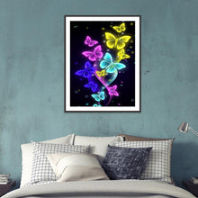 Lade das Bild in den Galerie-Viewer, Schmetterling - voller runder Diamant - 30x40cm