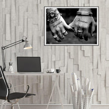 Lade das Bild in den Galerie-Viewer, Hand in Hand - voller runder Diamant - 30x40cm