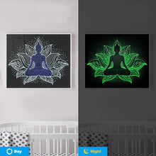 Lade das Bild in den Galerie-Viewer, Buddha-Statue leuchtend - voller runder Diamant -