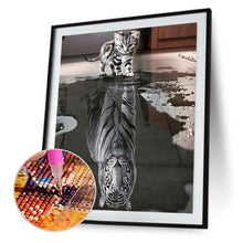 Lade das Bild in den Galerie-Viewer, Katze Tigertier - volle Diamant-Malerei - 30x40cm
