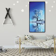 Lade das Bild in den Galerie-Viewer, Schneebaum Reflexion - voller runder Diamant - 45x85cm