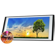 Lade das Bild in den Galerie-Viewer, Baum mit Sonnenaufgang - voller runder Diamant - 80x30cm