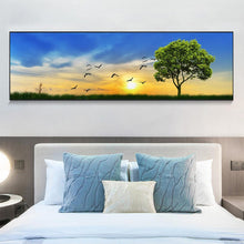 Lade das Bild in den Galerie-Viewer, Baum mit Sonnenaufgang - voller runder Diamant - 80x30cm