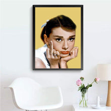 Lade das Bild in den Galerie-Viewer, Hepburn - voller runder Diamant - 30x40cm