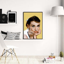 Lade das Bild in den Galerie-Viewer, Hepburn - voller runder Diamant - 30x40cm