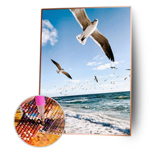 Lade das Bild in den Galerie-Viewer, Fliegende Möwe - voller runder Diamant - 30x40cm