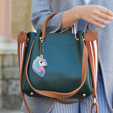 Lade das Bild in den Galerie-Viewer, 6 Stück/Satz Regenbogen-Pferd beidseitig Schlüsselanhänger