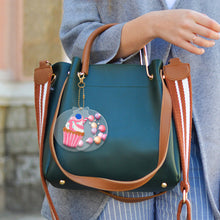 Lade das Bild in den Galerie-Viewer, 2 Stück/Satz Kuchen beidseitig Schlüsselanhänger