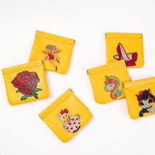 Lade das Bild in den Galerie-Viewer, DIY Diamond Painting-Lippenstiftbeutel Airpods Schutzhülle Kosmetiktasche