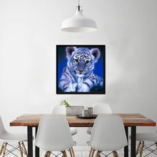 Lade das Bild in den Galerie-Viewer, Tiger -Voll Round Diamond painting 30*30cm
