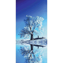 Lade das Bild in den Galerie-Viewer, Schneebaum Reflexion - voller runder Diamant - 45x85cm
