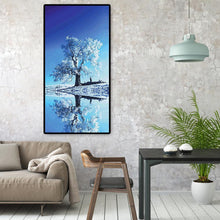 Lade das Bild in den Galerie-Viewer, Schneebaum Reflexion - voller runder Diamant - 45x85cm
